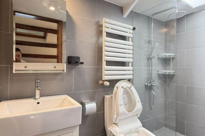 Jing'an chic 1 br old house &lovely terrace &oven 10.8K