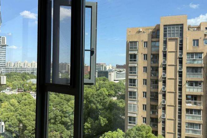 Spacious 2-bedroom with Nice compound view  ,6 mins walking to L 12 GuDai Rd St.
