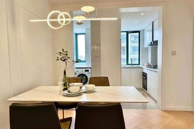 modern big 3brs floor heating modern furniture open kitchen near Zhong shan park only 19.3K
