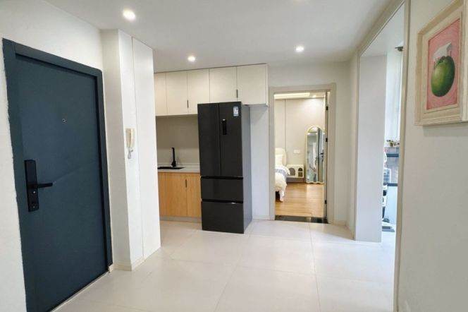 with a balcony, 2rooms are almost same size and separate, near the Bund.