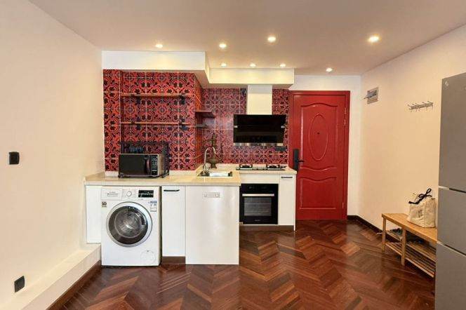 Jing'an chic 1 br old house &lovely terrace &oven 10.8K