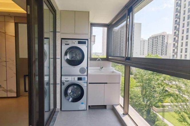 Spacious 3-bedroom with floor heating near NYU ShangHai.L 8 LingZhaoXinCun St.