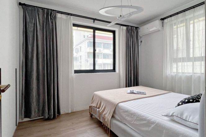 Furnished 1Br w. elevator Jiangsu Rd Station