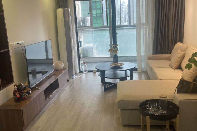 Spacious 2Brs/2Lrs/1Bt apt nr Changshou rd,M7/13