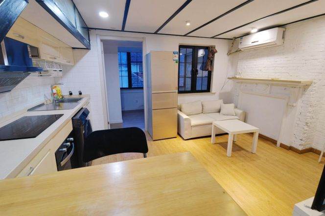 Cozy 1+1 bedroom in Old Xuhui, 5 mins walking to L9 DaPuQiao St.