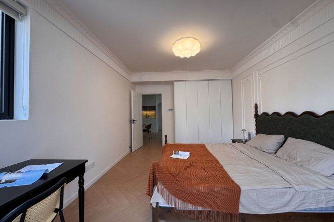 Xujiahui newly renovated  115 sqm 2 br modern Apt &floor heating 14K