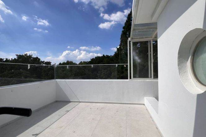 modern big independent house with floor heating nice  garden near German school 
