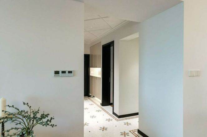 Xinhua rd 240 sqm 4+1 br Apt &big balcony and good view 42K