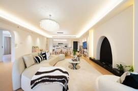 3 Brs, 2 Baths, Floor heating/Central ac/Balcony/Oven, 190 sqm @ Zhongshan park L2,3&4