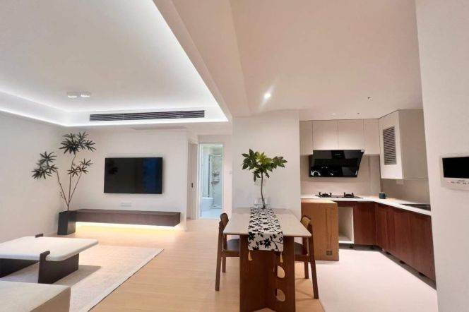 Caoyang rd/spacious 2BR 2LR/all bright room/elevator,@L11/14/3/4