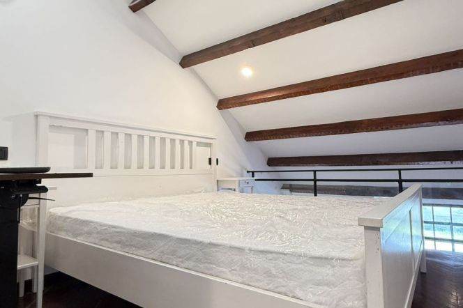 Jing'an chic 1 br old house &lovely terrace &oven 10.8K