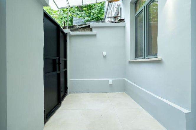 Cozy 1Br w. Yard&heating W. Nanjing Rd Station