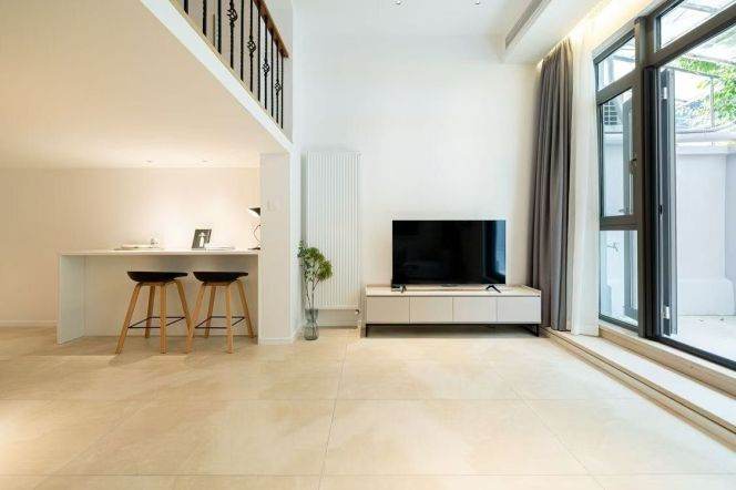 Cozy 1Br w. Yard&heating W. Nanjing Rd Station