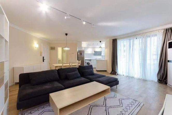 Spacious 1BR Wall heating Balcony 14k Jiashan Rd 