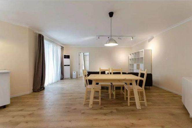 Spacious 1BR Wall heating Balcony 14k Jiashan Rd 