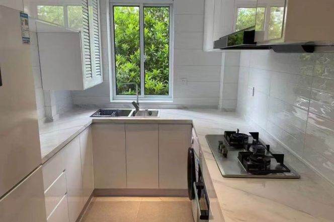 Modern 1br/2living & floor heating/balcony @Jiangsu Rd & Line 2/11