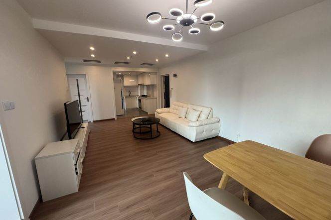 High-rise 2br Apt with big open Balcony close to Dapuqiao