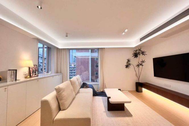 Caoyang rd/spacious 2BR 2LR/all bright room/elevator,@L11/14/3/4