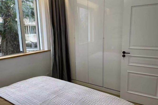 Modern 1br/2living & floor heating/balcony @Jiangsu Rd & Line 2/11