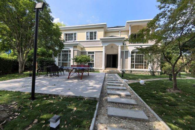 modern 5brs independent house near German school and BISS asking 33K 