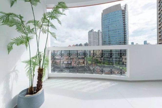Modern decoration 2brs with floor heating and balcony beside Jiao tong university 