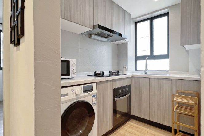 Furnished 1Br w. elevator Jiangsu Rd Station