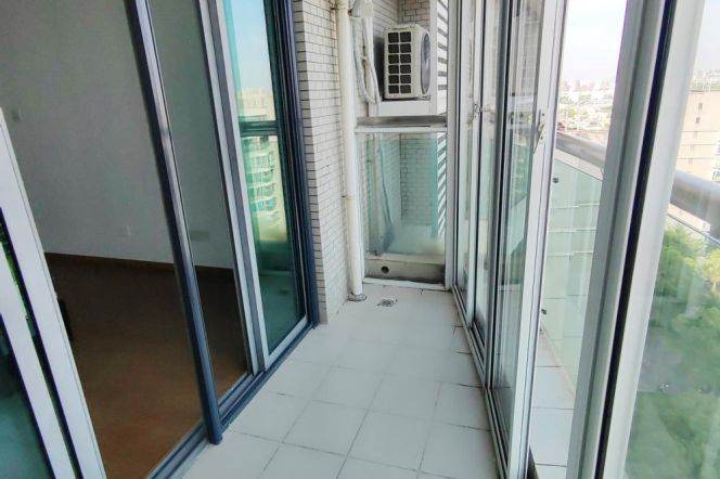 High floor view 1 br with 2 balcony,easy to NYU shanghai, 6 mins to L 6 GaoQing Rd St.