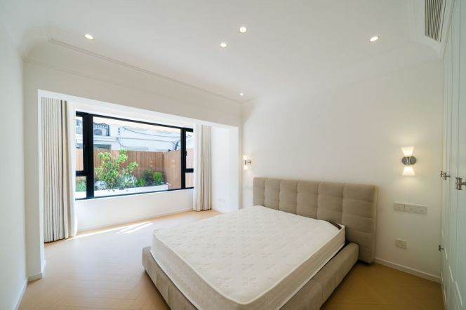 Xinhua rd 160 sqm 2 br+2 bath brand new Apt &huge yard &floor heating 25K
