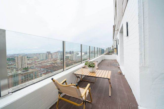 Xujiahui modern 1+1 br Apt &floor heating&terrace and good view 14K