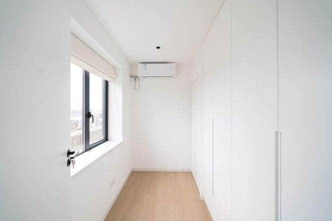 Xujiahui modern 1+1 br Apt &floor heating&terrace and good view 14K