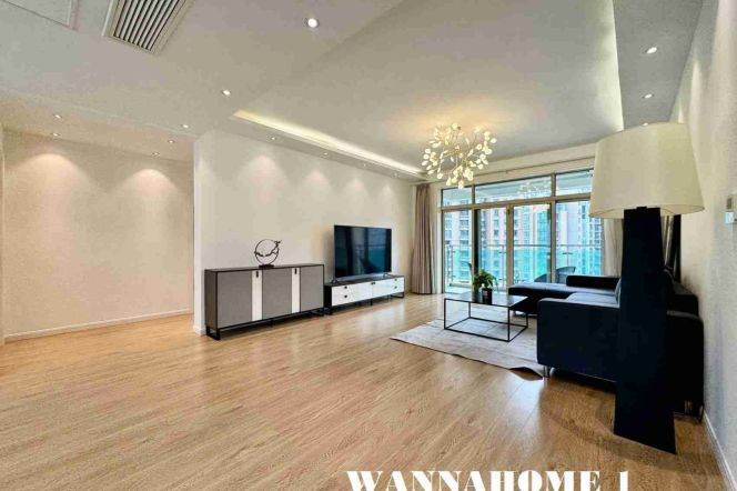 Spacious&Bright&Modern 3Bdrs 2Baths Apt in West Nanjing Rd CBD+Large Open Balcony