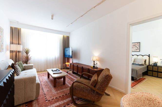 Suzhou Creek,W.Nanjing Rd brand new 1Br wt quality decoration