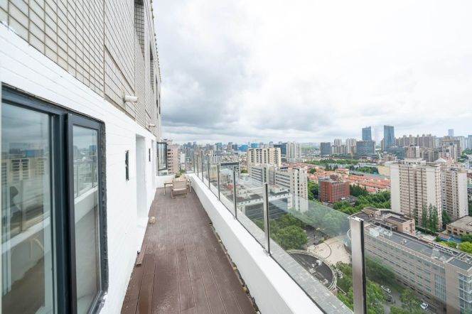Stunning 1br with balcony nr Shanghai Stadium Line 4 