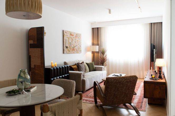 Suzhou Creek,W.Nanjing Rd brand new 1Br wt quality decoration