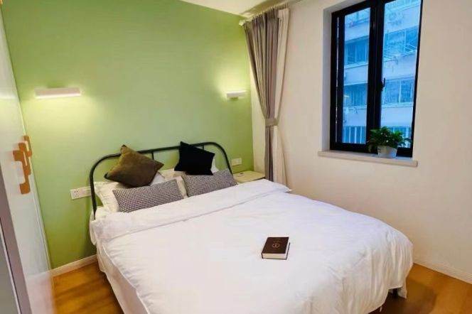 West Yan'An rd station one bedroom