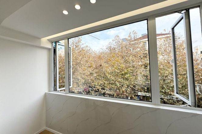 West Yan'An rd station one bedroom