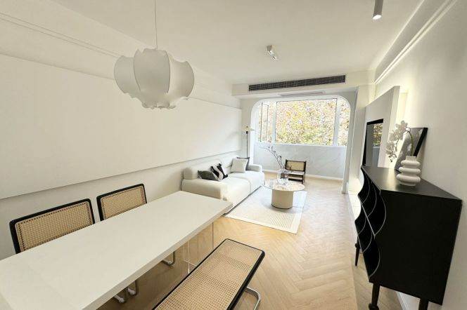 West Yan'An rd station one bedroom