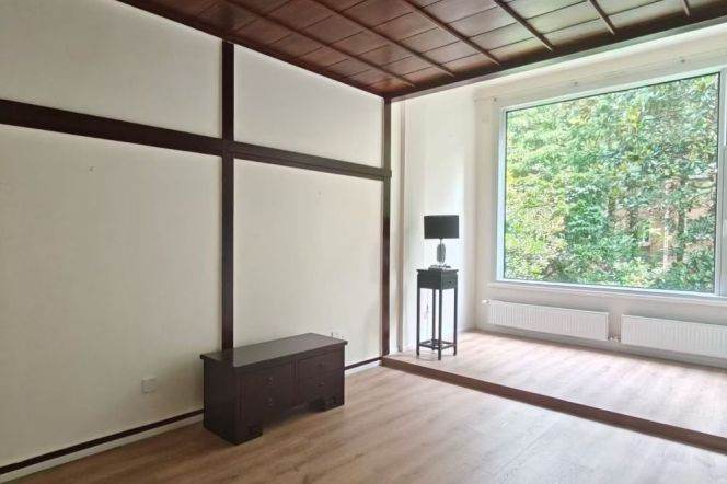 Historical Building 1+1br with Outdoor Balcony @L1/10/12 South Shannxi Road St.