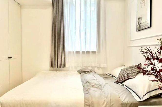 Jiashan rd/modern 1br 1lr+nice yard/with central AC/bright room,@L12/9