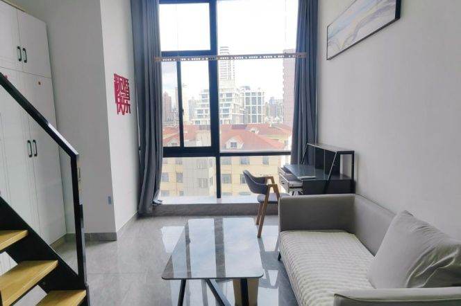 High ceiling loft 1-bedroom with big window next L 1/12/13 HanZhong Rd St.