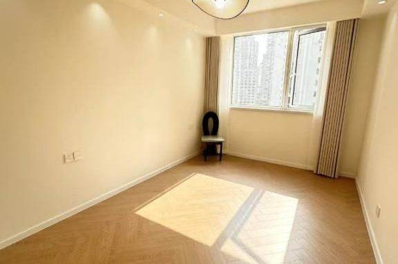 Zhongshan park 170 sqm 3 br Apt/huge living room&Oven 18K