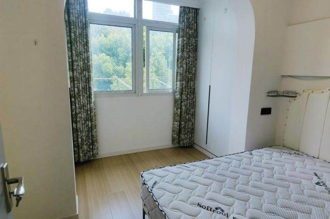 Cozy 1-bedroom in Jing'an near SuZhou Creek 7 mins walking to L13 JiangNing Rd St.