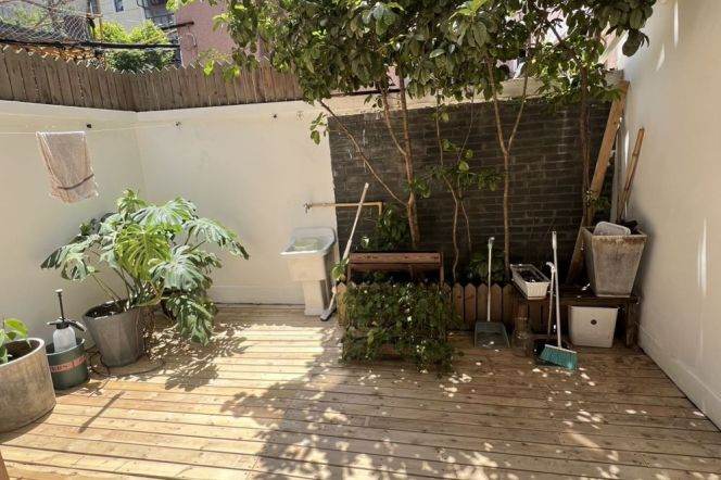 Big yard 1Br/1Lr/1Bt apt nr Jiaotong university,M10/11