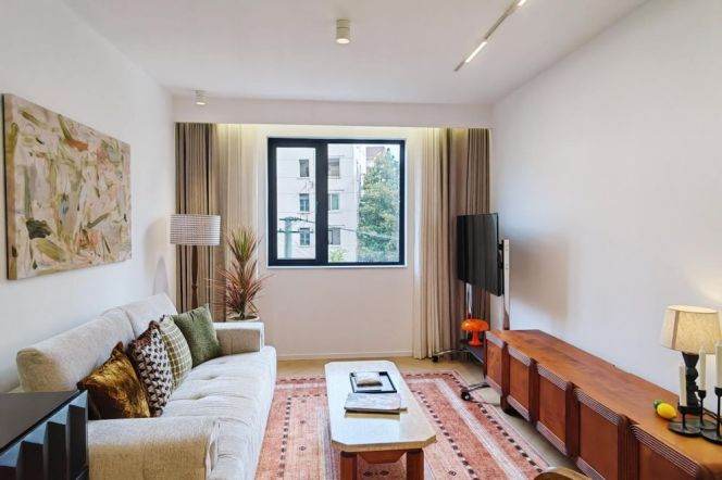 Modern 1-bedroom next SuZhou Creek. easy to L 1 XinZha Rd St.