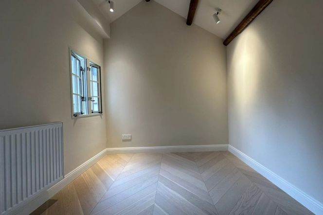 Whole 2nd floor 1Br+1 loft Jiangsu Rd Station