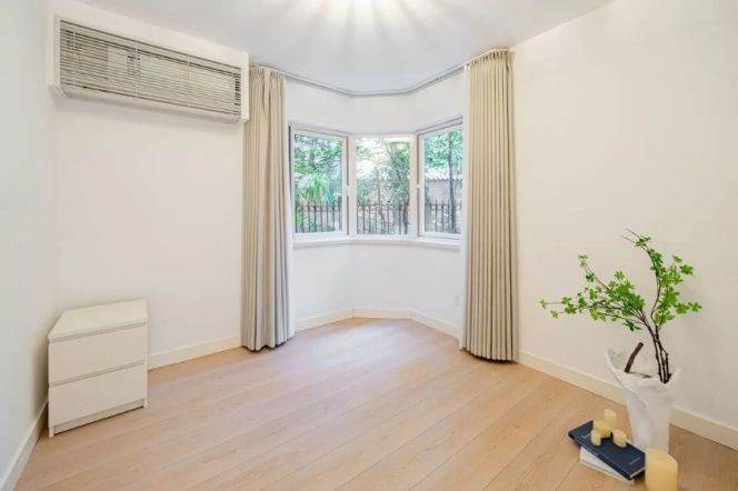 julu rd grand Plaza stylish 2 br Apt &yard &floor heating 16K