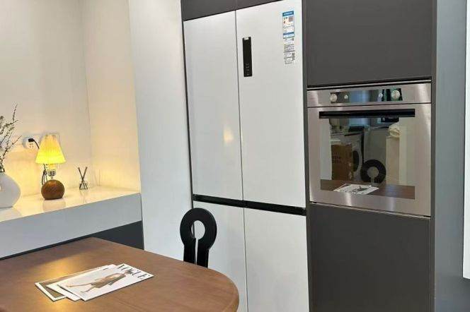 Changshu Rd,wuyuan rd quality reno 1Br wt lift,floor heating,good sunshine