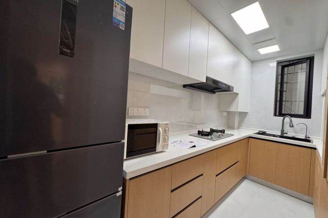2 brs near L3/L4/L9 yishan rd station