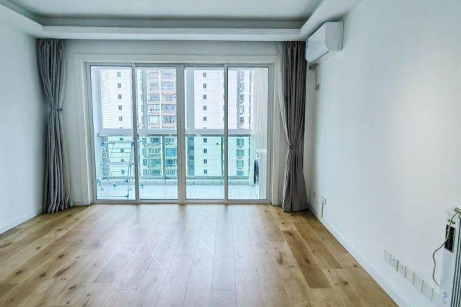 Spacious & Modern 4-bedroom with 2 balcony in XuJiaHui Center.L 1/9/11