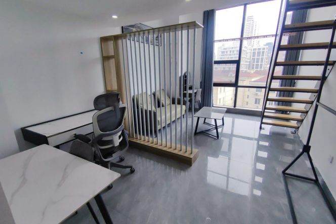 Bright Loft 1-bedroom 3 mins walking to L 1/12/13 HanZhong Rd St.